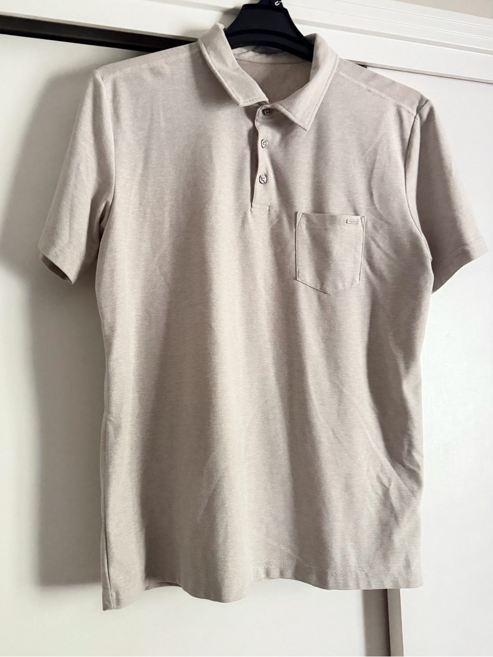 Vuori Ace Polo Shirt Mens Medium Light Sand Beige Short Sleeve Golf V164